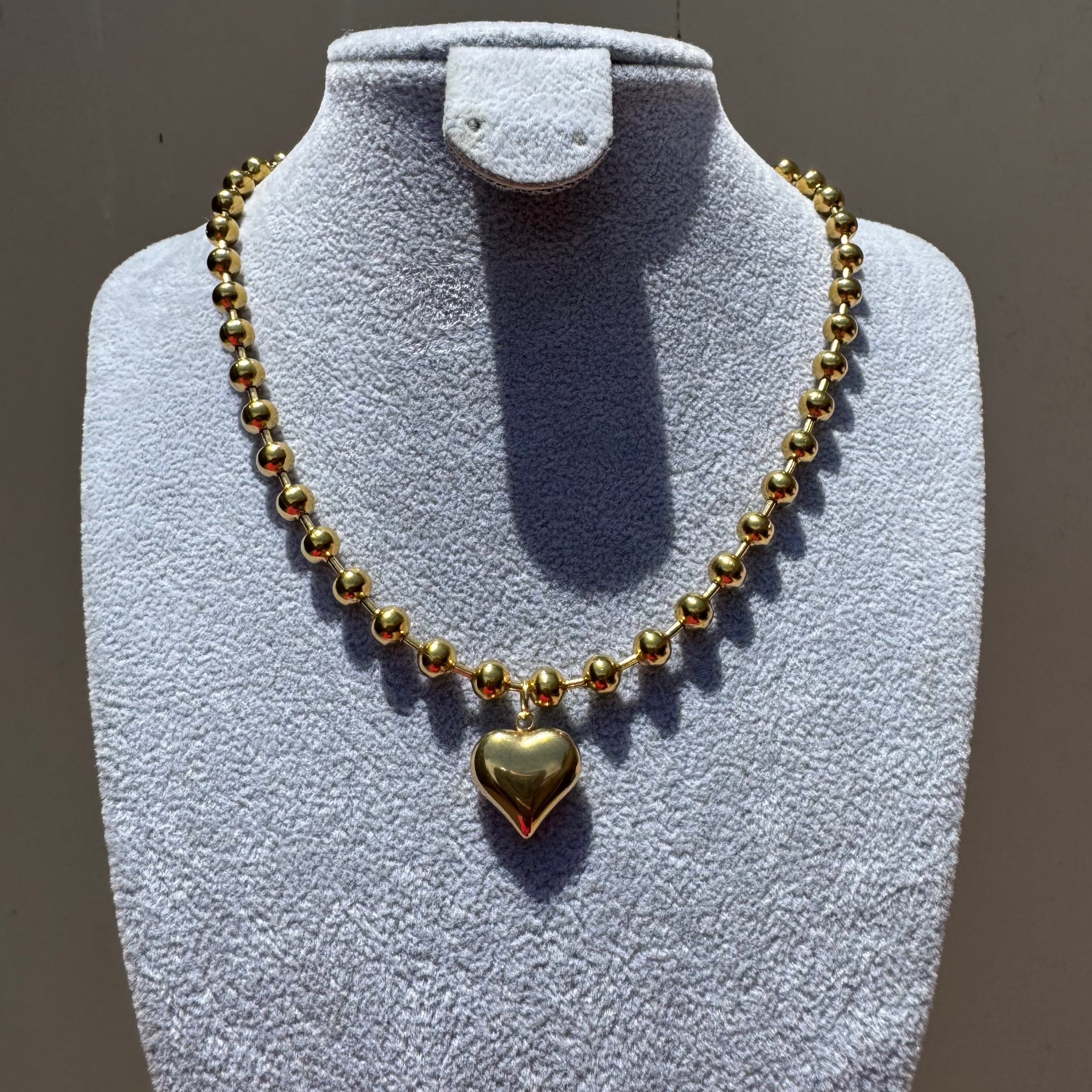 Chocker Bobas y Heart Gold