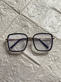 Lentes Cuadrados Negros con detalles Dorados