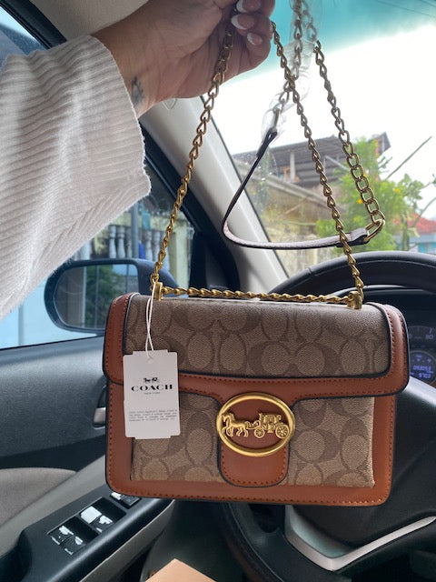 Cartera Coach Cafe