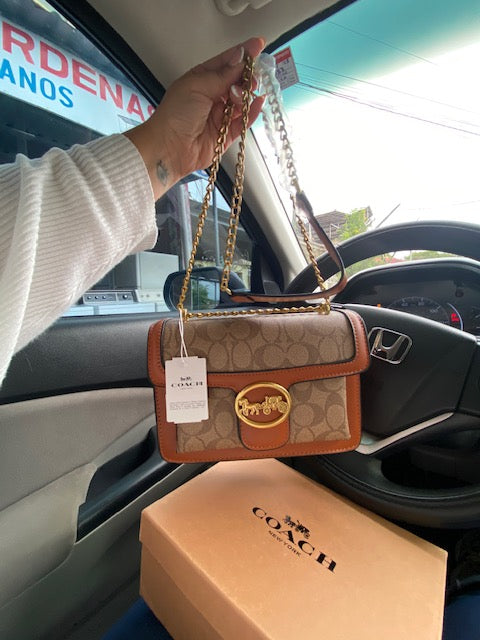 Cartera Coach Cafe