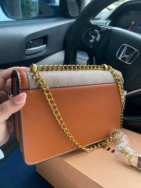 Cartera Coach Cafe