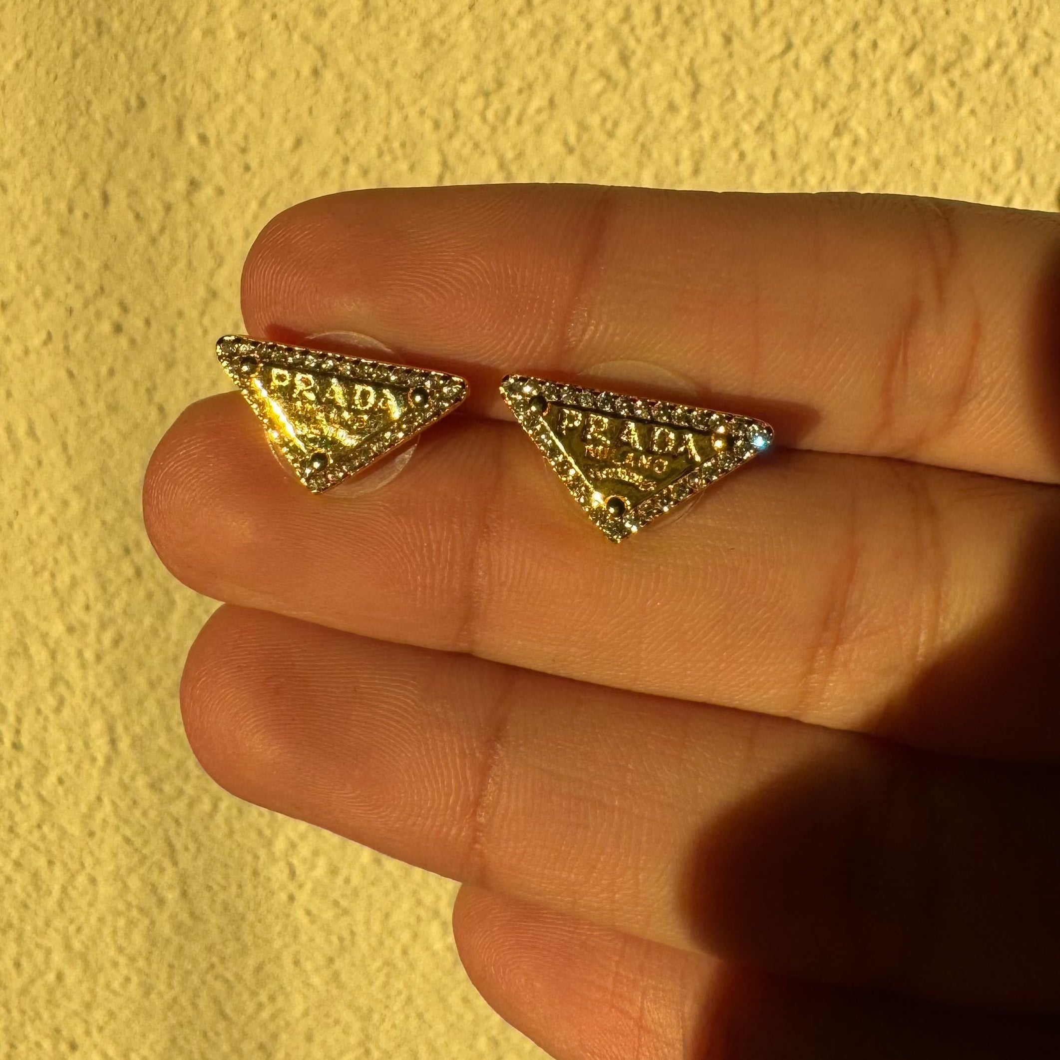 Studs Prada Clasicos Gold