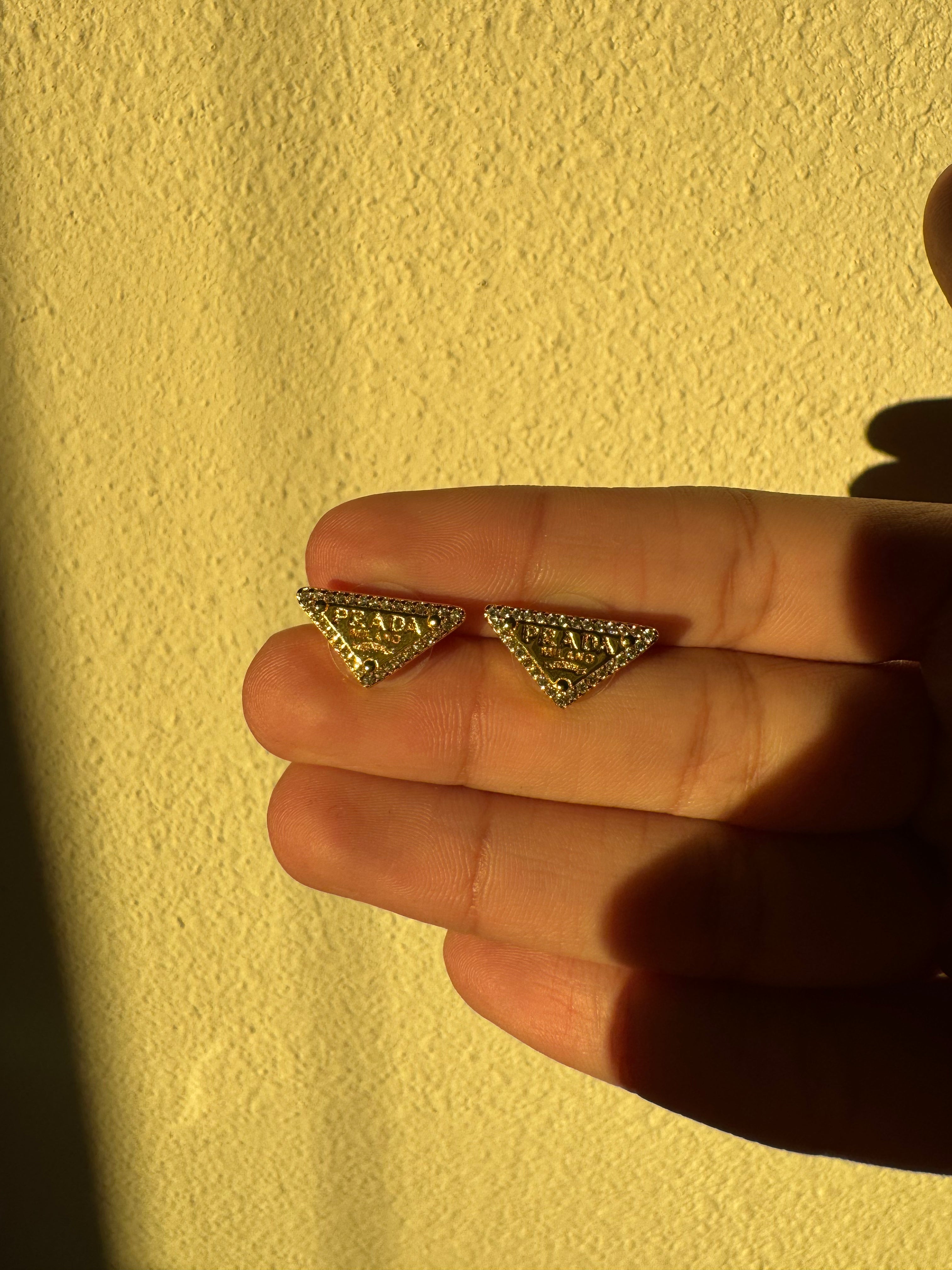 Studs Prada Clasicos Gold