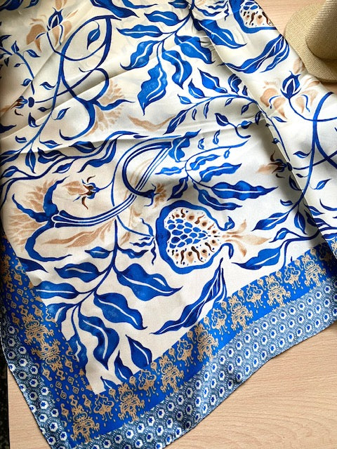 Bandana Flores Azules & Beige