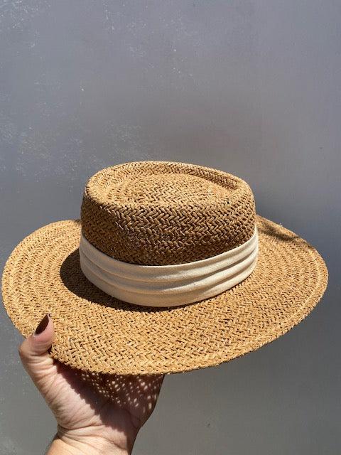 Hat YSL Cafe con Beige
