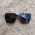 Lentes Prada XL Negro y Detalle Blanco