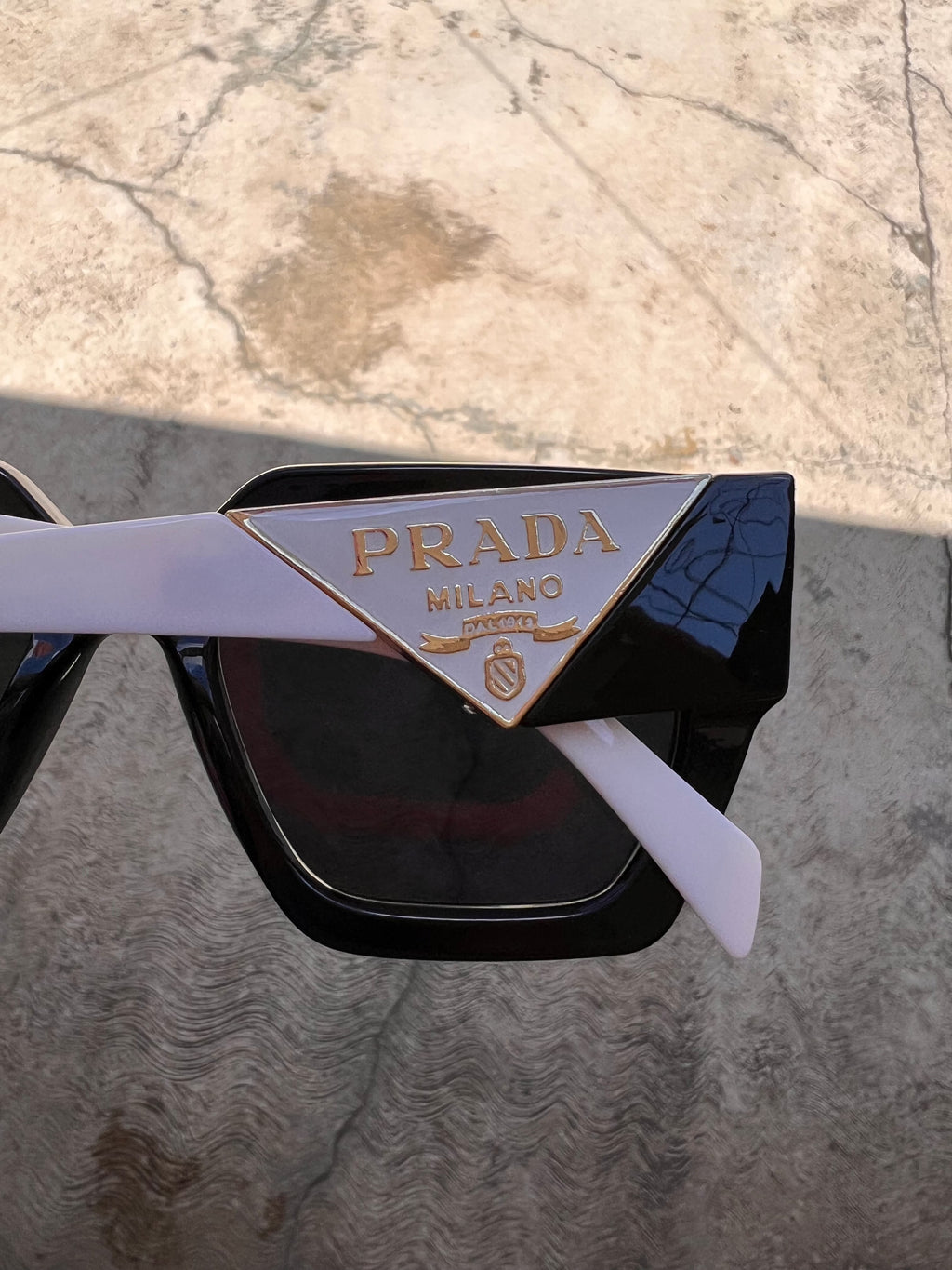 Lentes Prada XL Negro y Detalle Blanco