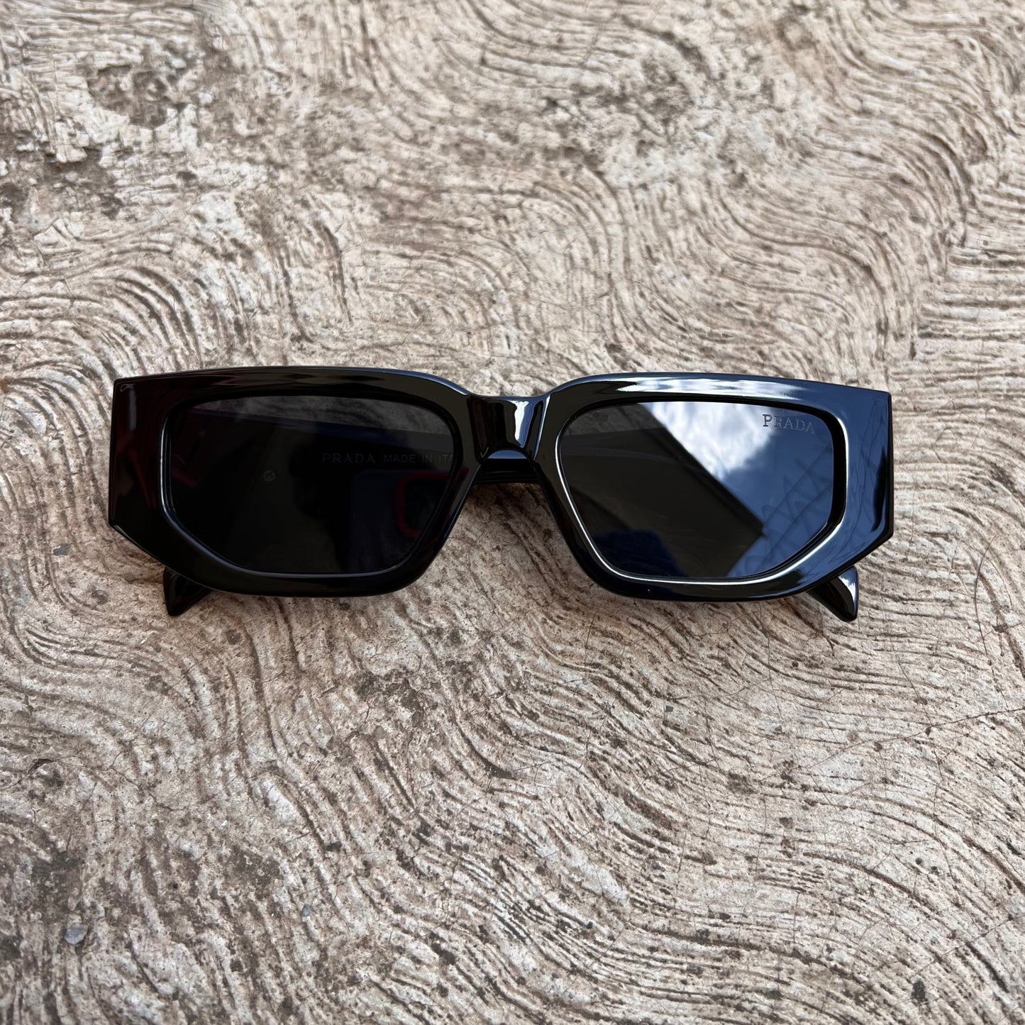 Lentes Prada Semiredondos Black & Gold