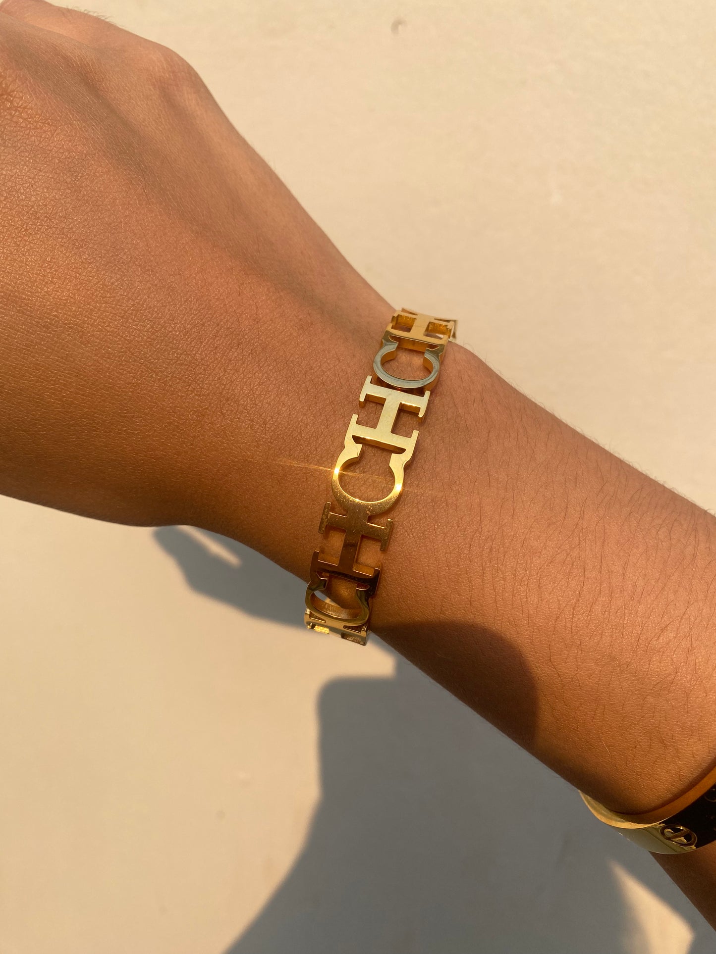 Brazalete Carolina Herrera Gold