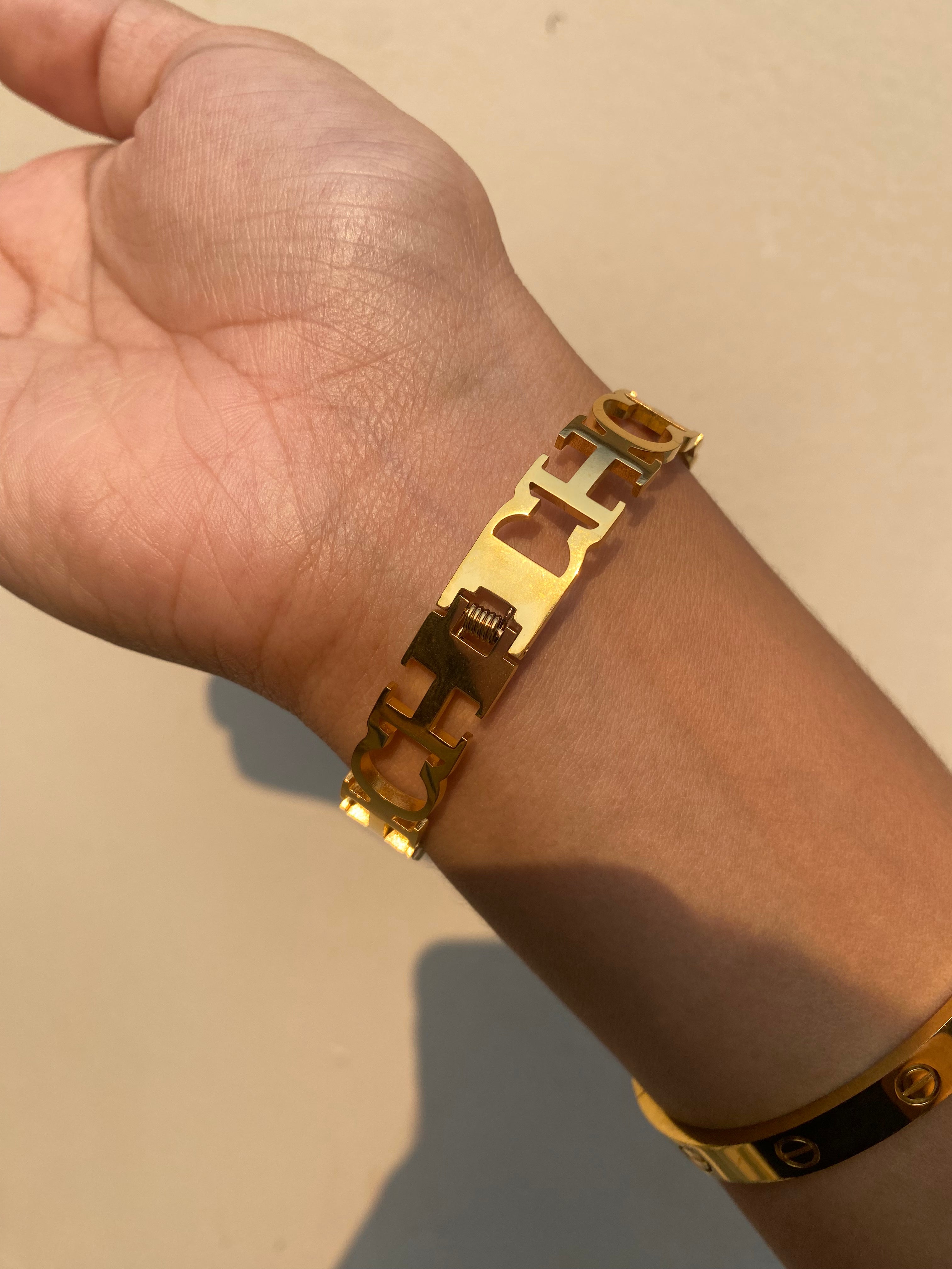 Brazalete Carolina Herrera Gold