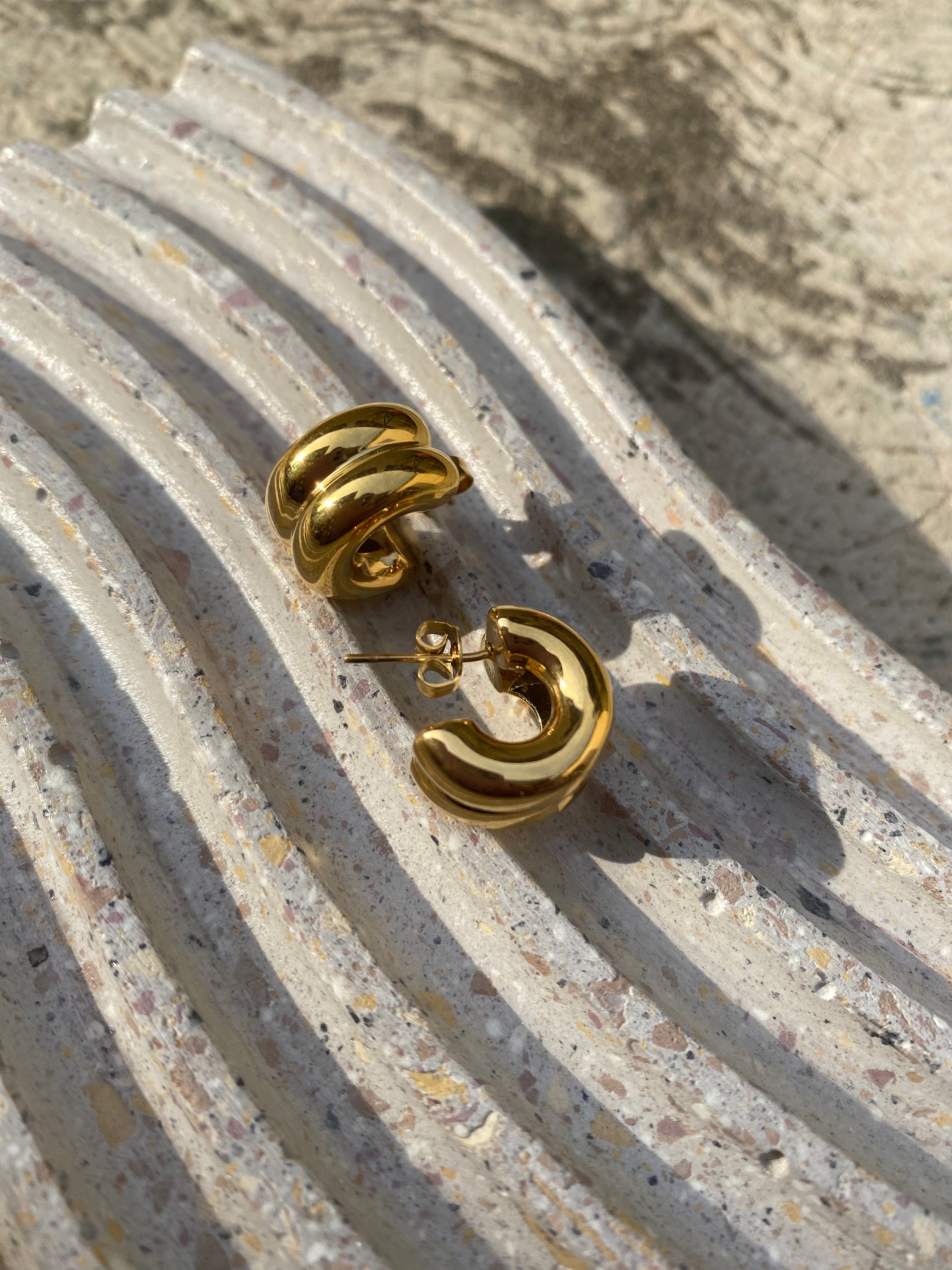 Hoops Golden Hug
