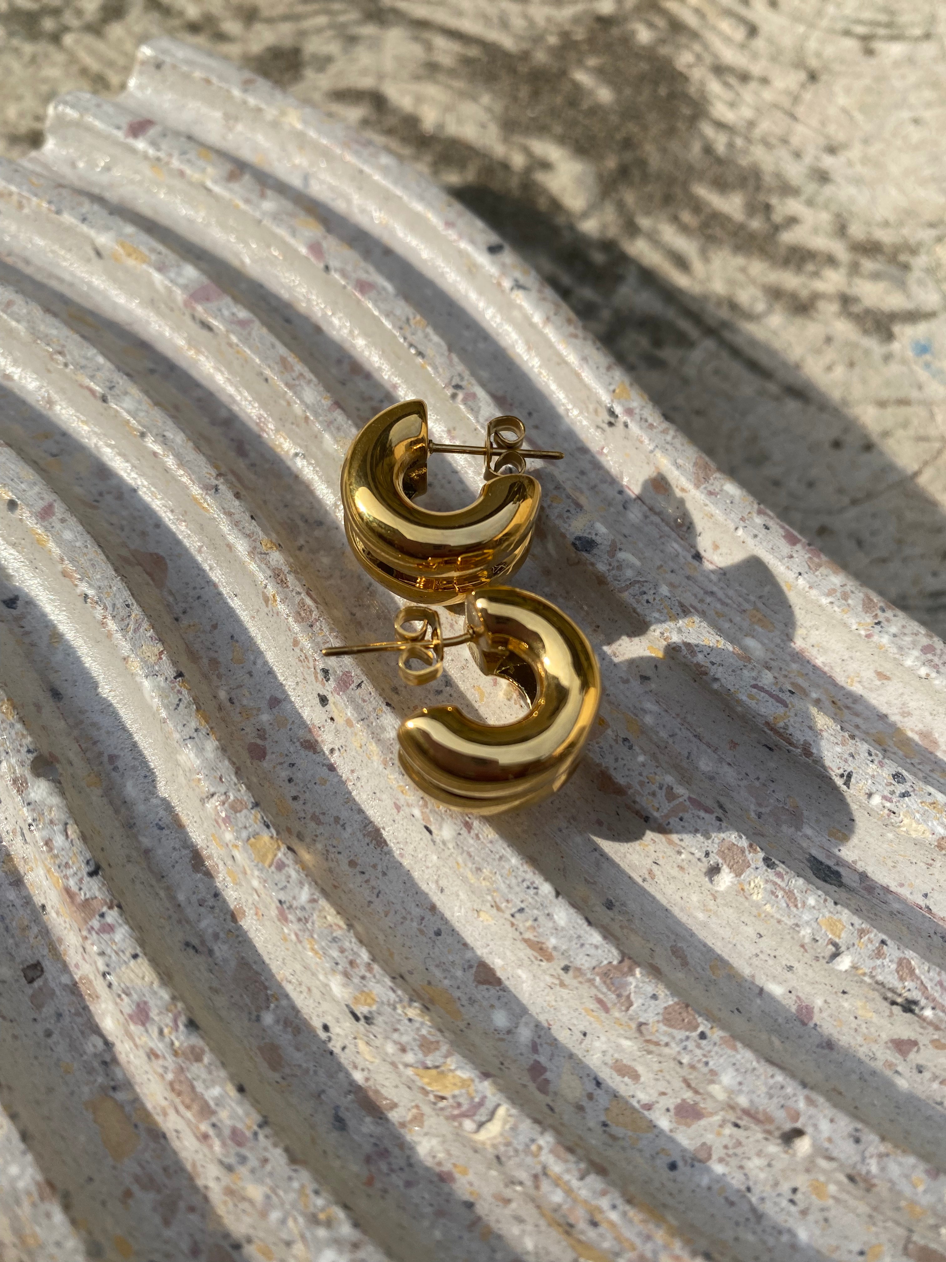 Hoops Golden Hug