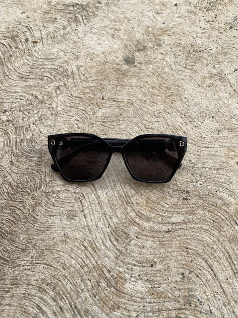 Lentes Tipo Dior con Logos en Patillas