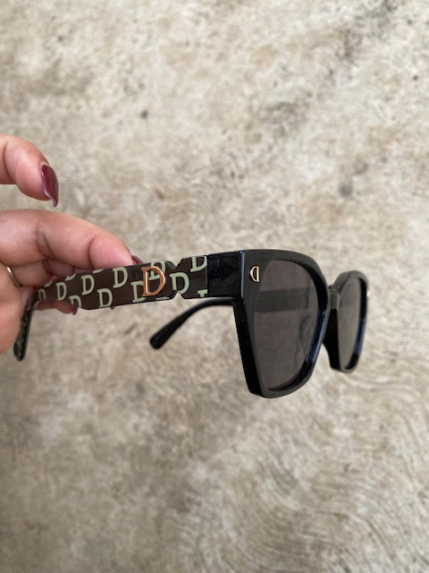 Lentes Tipo Dior con Logos en Patillas