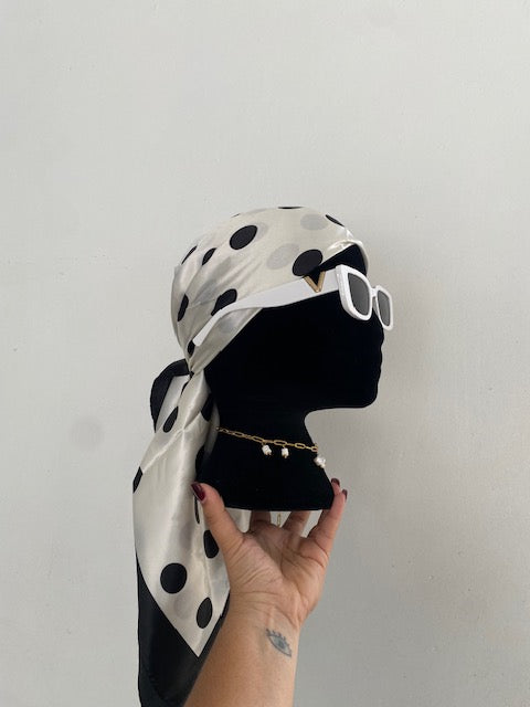 Bandana Blanca Con Puntos Negros