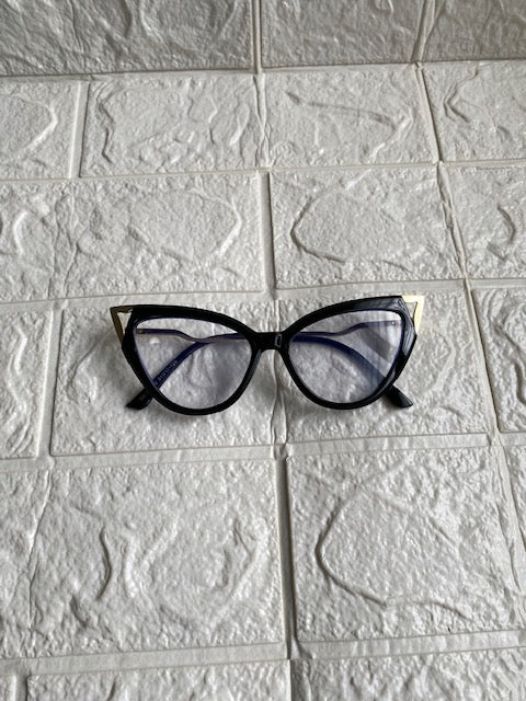 Lentes Fine Cat Eye Negros Esquinas de Metal Gold