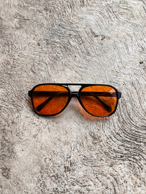 Lentes Naranjas Aro Negro Semicuadrado