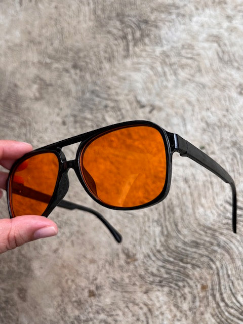 Lentes Naranjas Aro Negro Semicuadrado