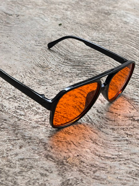 Lentes Naranjas Aro Negro Semicuadrado