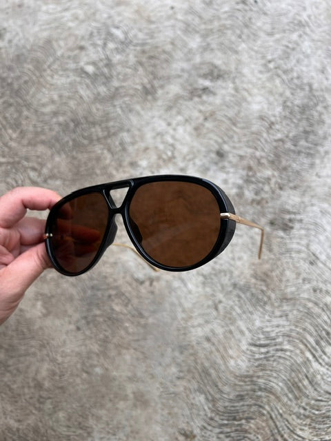 Lente Aviador Grande Café Aro Negro Patillas Metal Gold