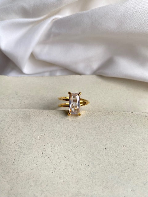 Anillo Gold #7 Circonia Rectangular Clear Grande