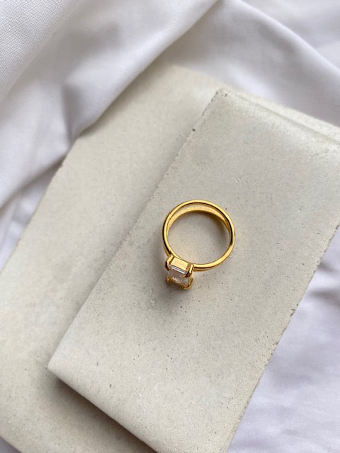 Anillo Gold #7 Circonia Rectangular Clear Grande