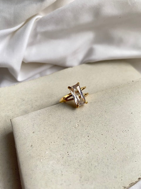 Anillo Gold #7 Circonia Rectangular Clear Grande