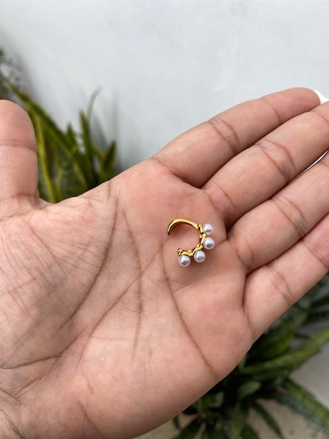 Ear Cuff Gold Perlitas