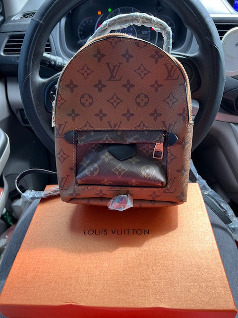 Mochila LV Pequeña Monogram