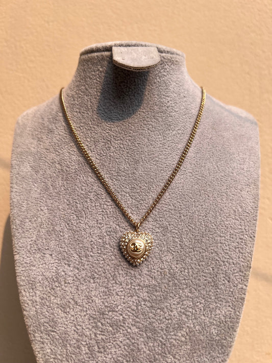 Cadena Chanel corazon con perlitas