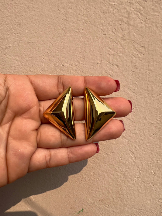 Studs Triangulo Gold