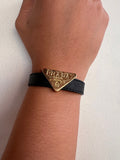 Brazalete Prada Cuerito Negro Logo Grande Gold