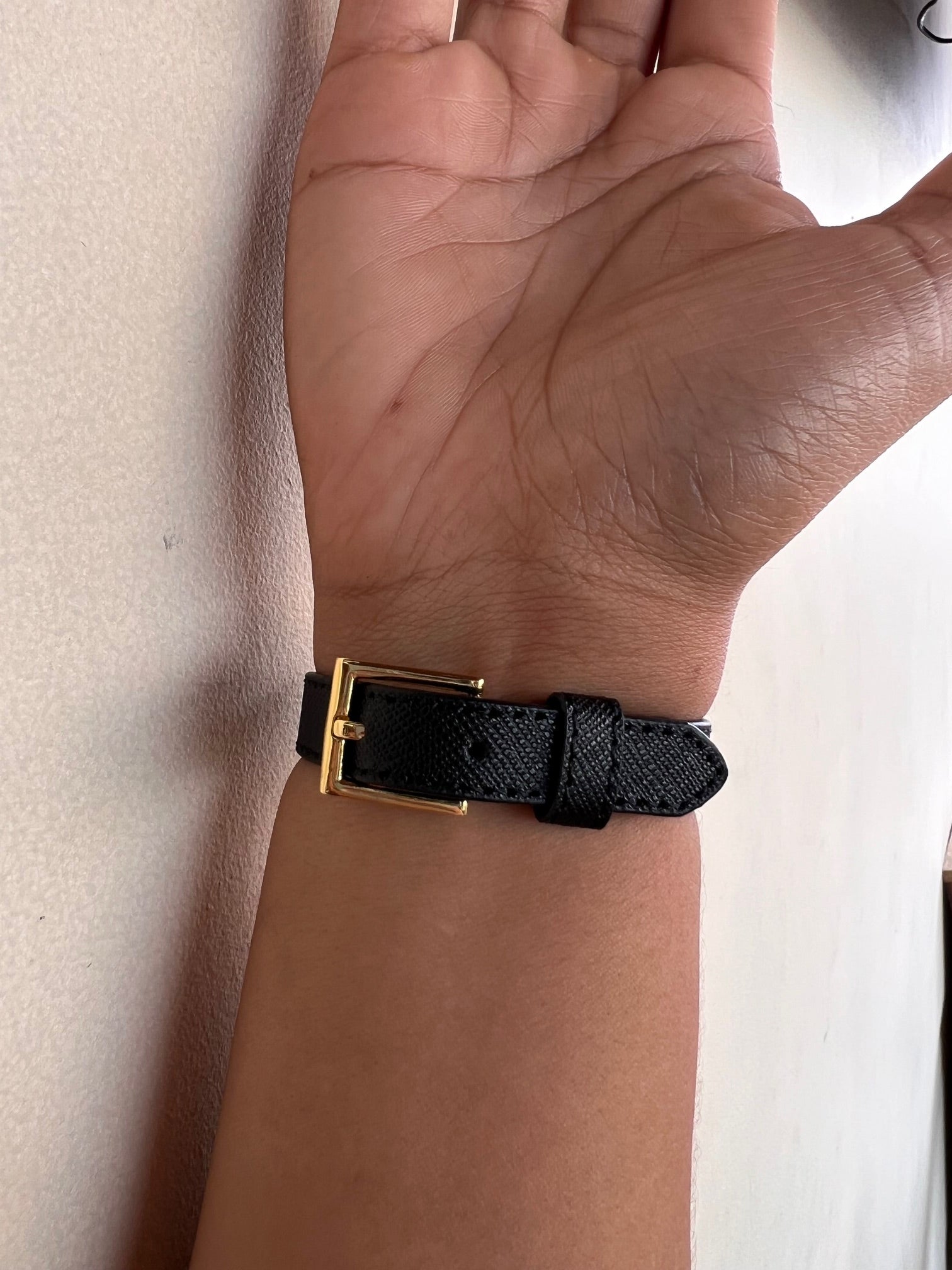 Brazalete Prada Cuerito Negro Logo Grande Gold