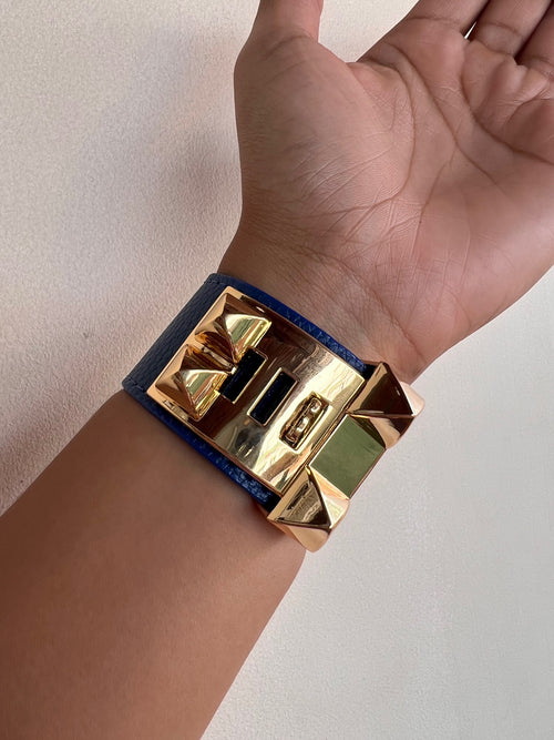 Brazalete Maxi Tipo Valentino Azul Marino con Remaches Gold