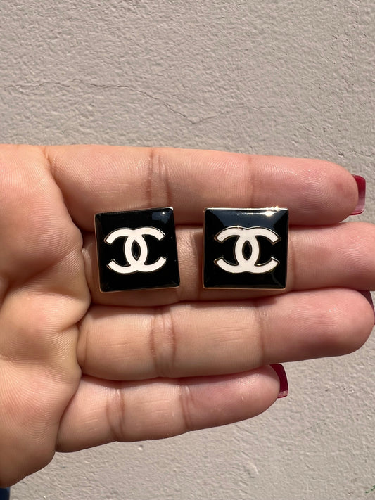 Studs CHANEL Square B&W New