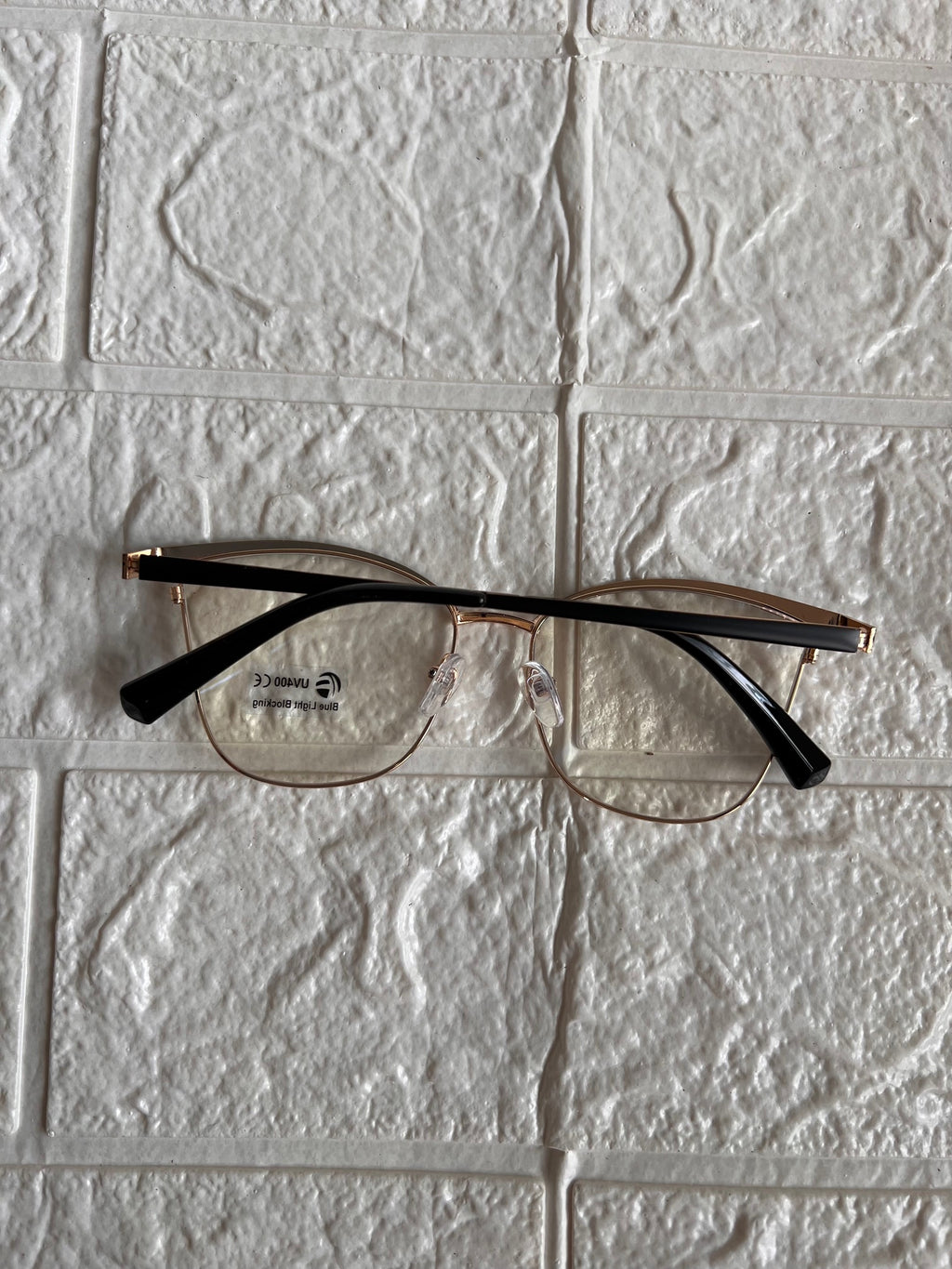Lentes semi cuadrados negros/gold