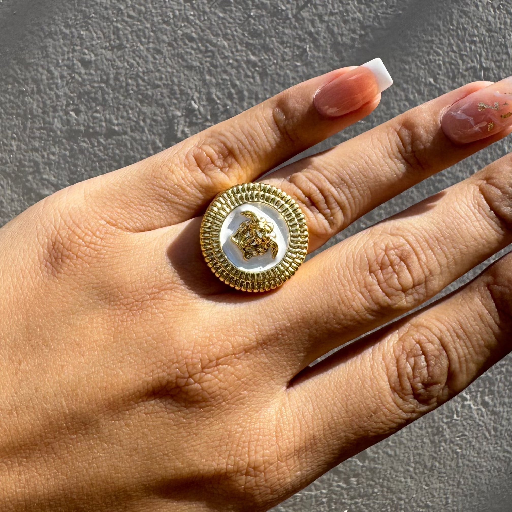 Anillo Versace Gold/White Ajustable