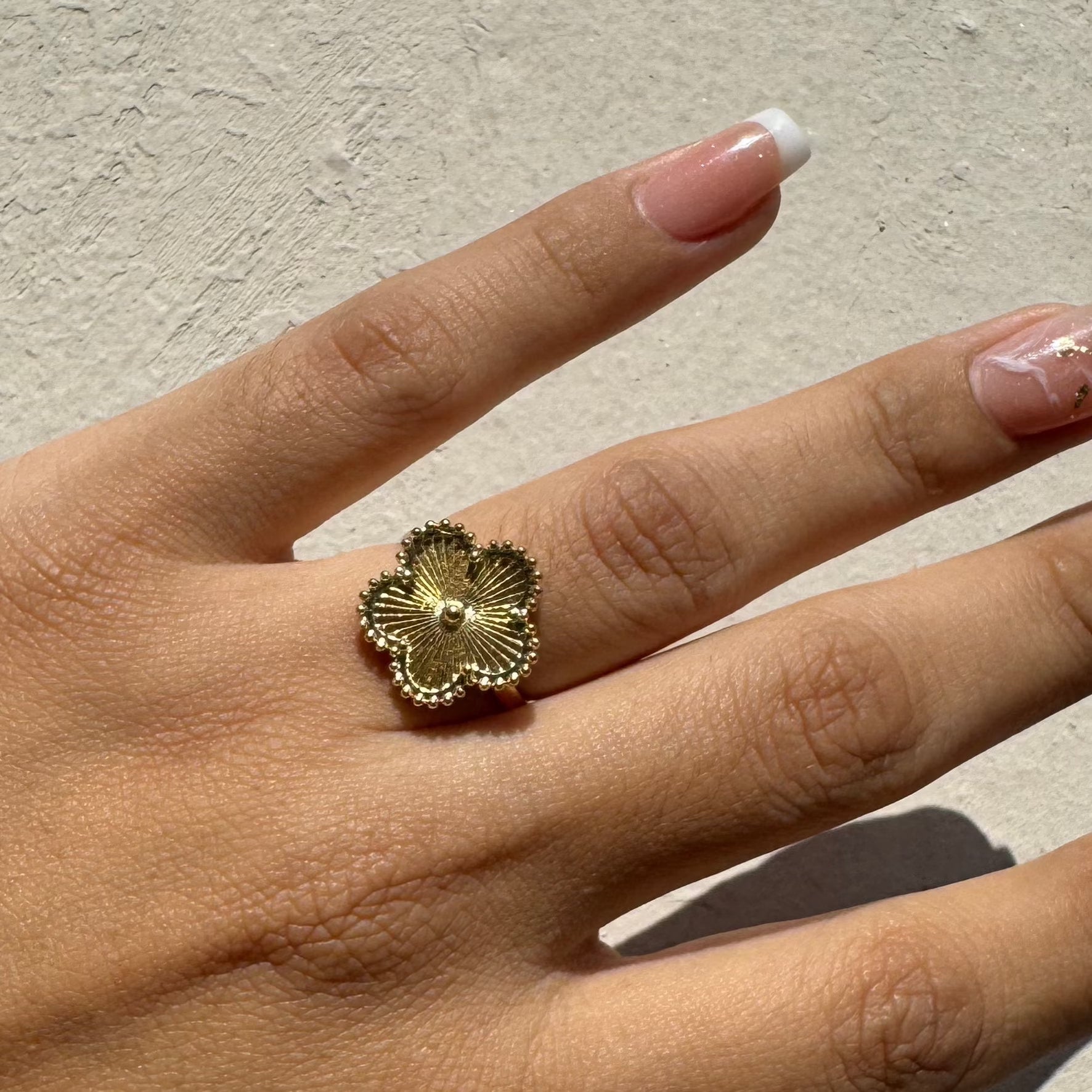 Anillo Tipo Van Cleef Gold Ajustable