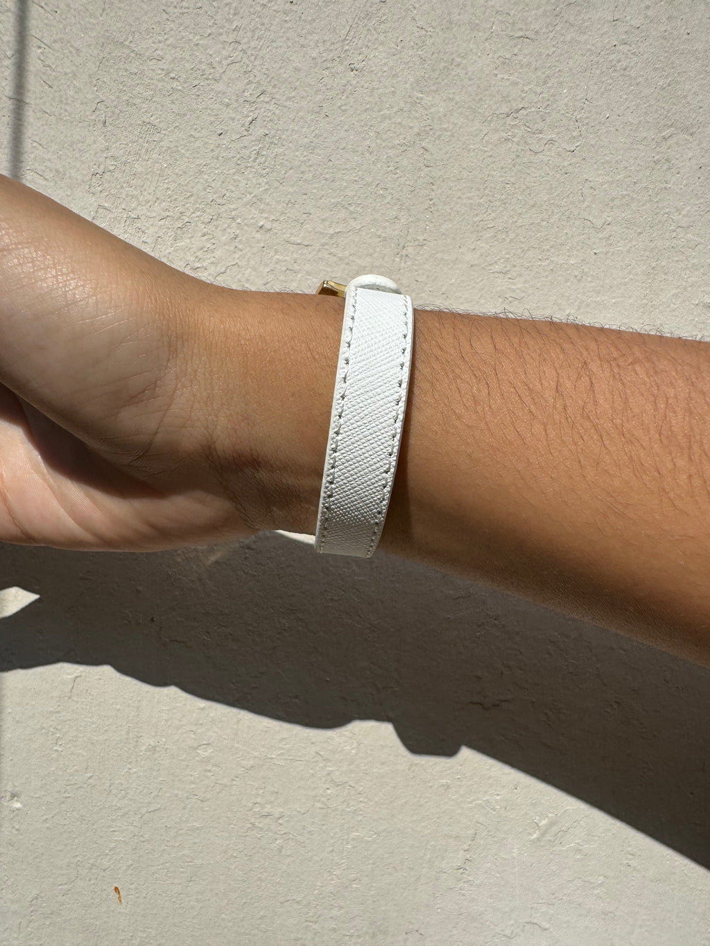 Brazalete Cuerito Prada Blanco/Gold