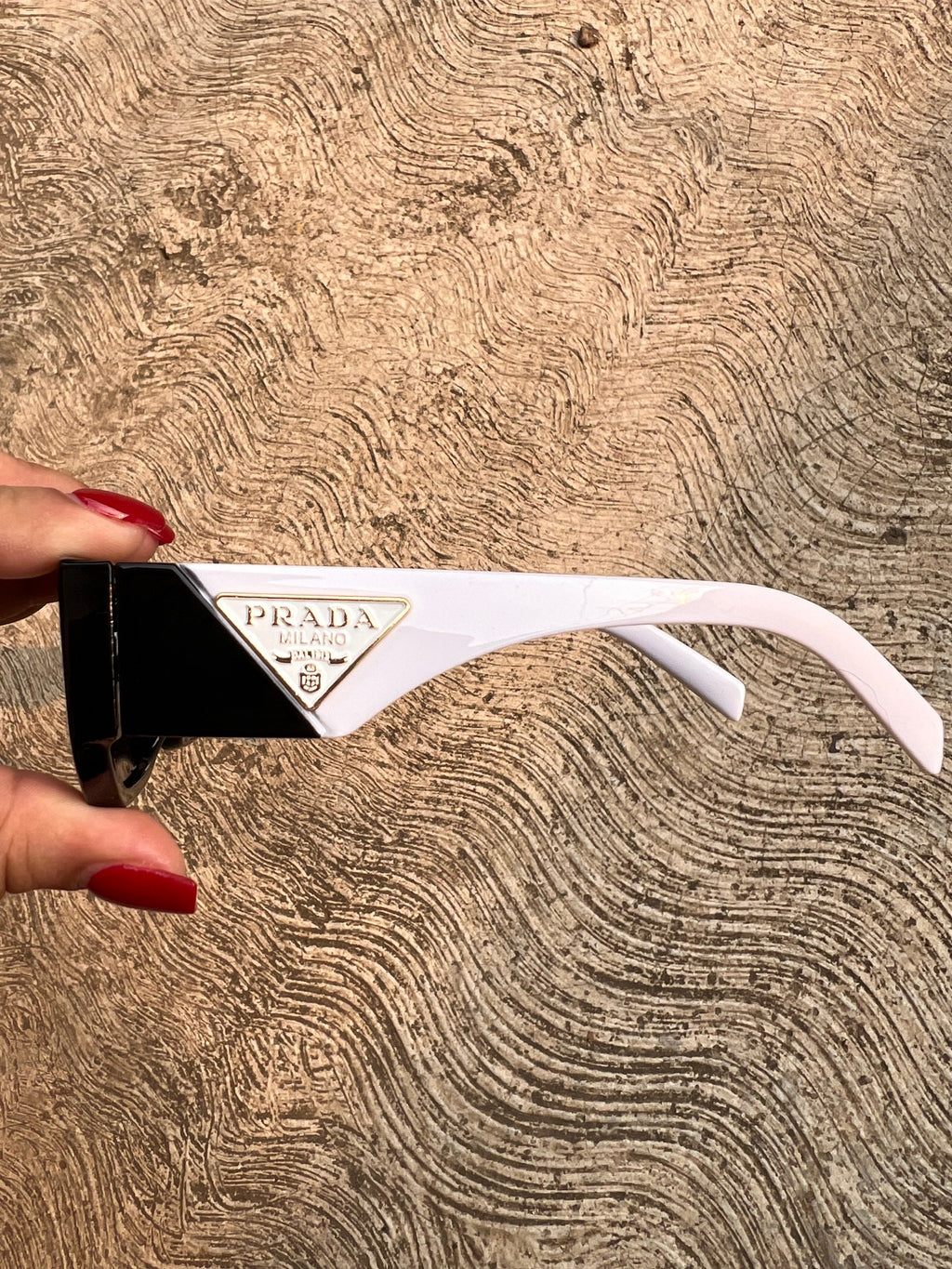 Lentes Prada semi clasicos detalles blancos