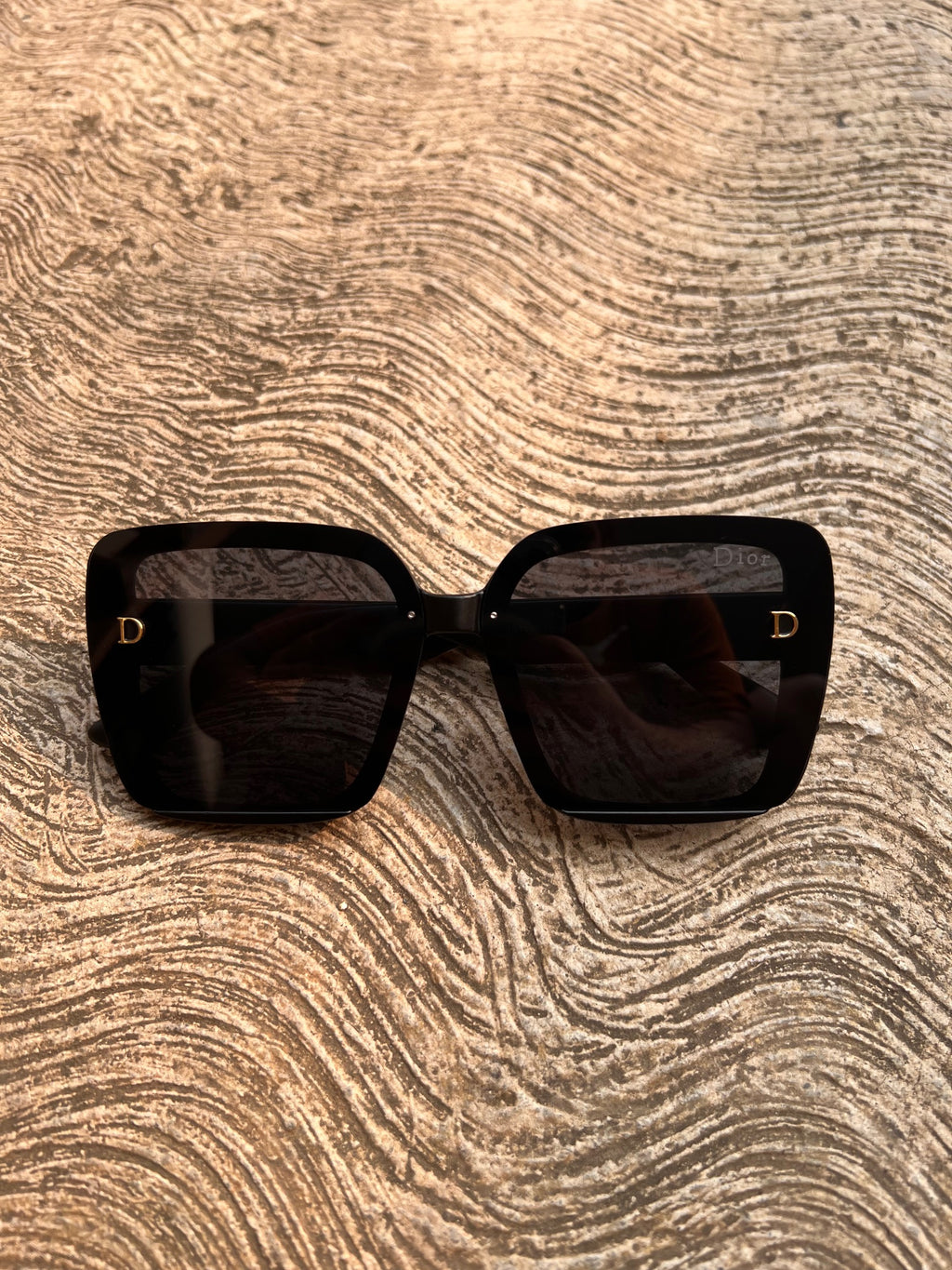 Lentes DIOR cuadrados negro letras gold mate