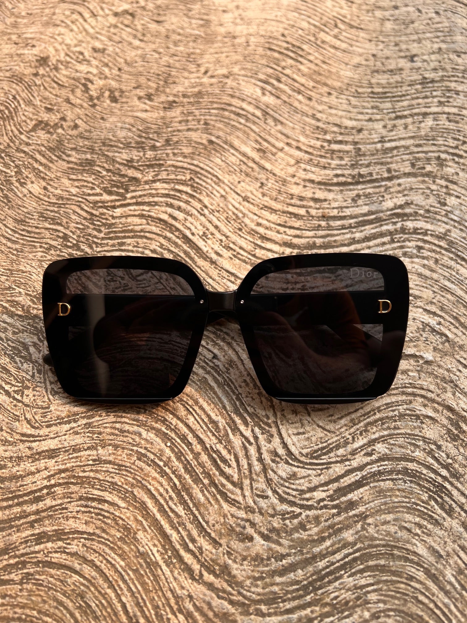 Lentes DIOR cuadrados negro letras gold mate
