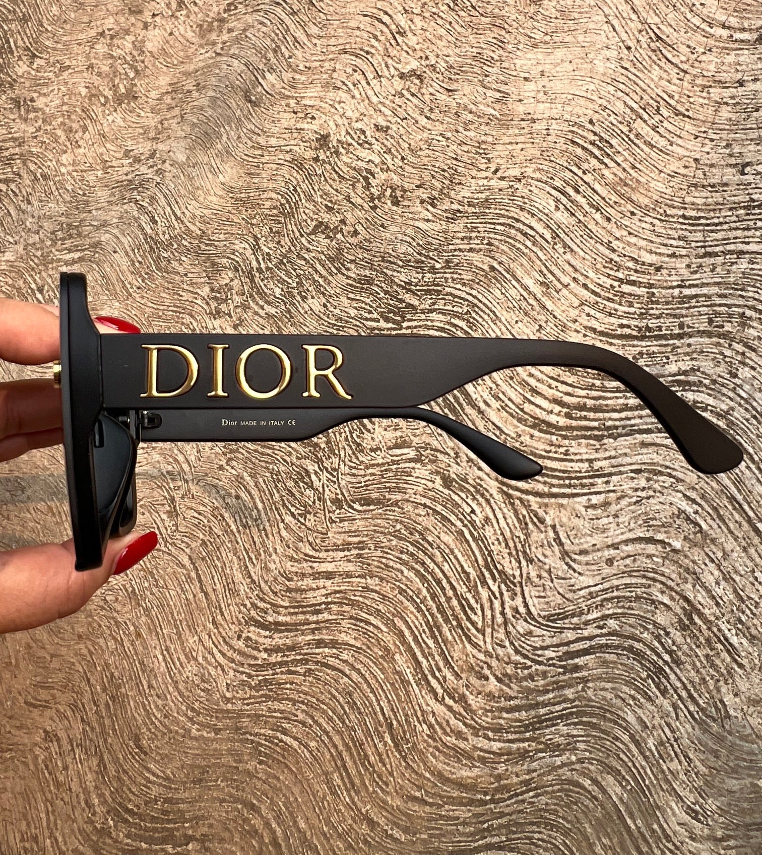 Lentes DIOR cuadrados negro letras gold mate