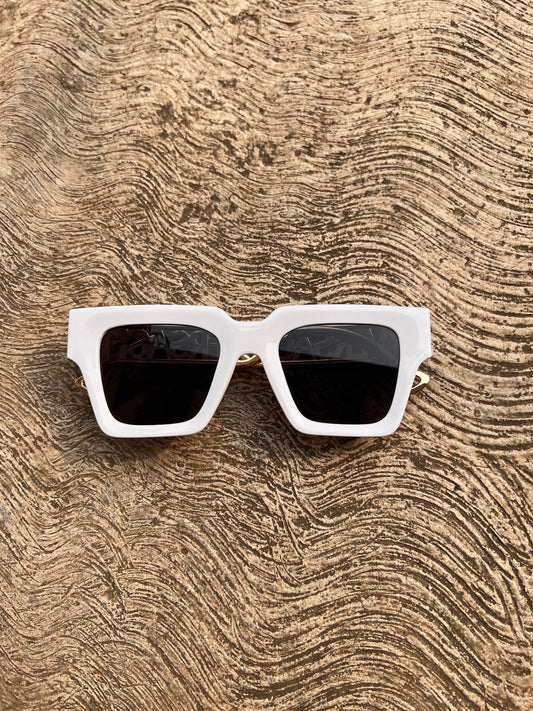 Lentes Versace blancos cat eye patillas gold