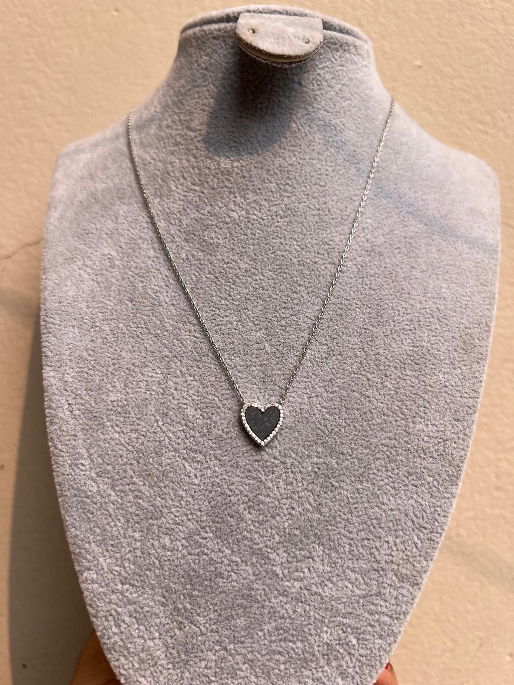 Cadena Silver Corazon Negro Orilla Brillante