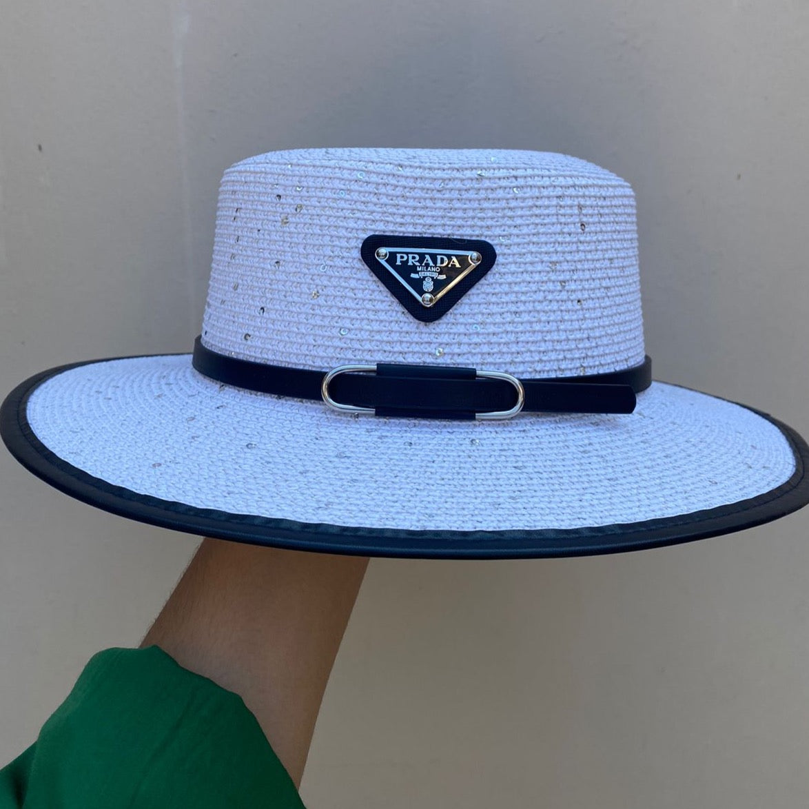 Hat Prada Blanco con Brillos
