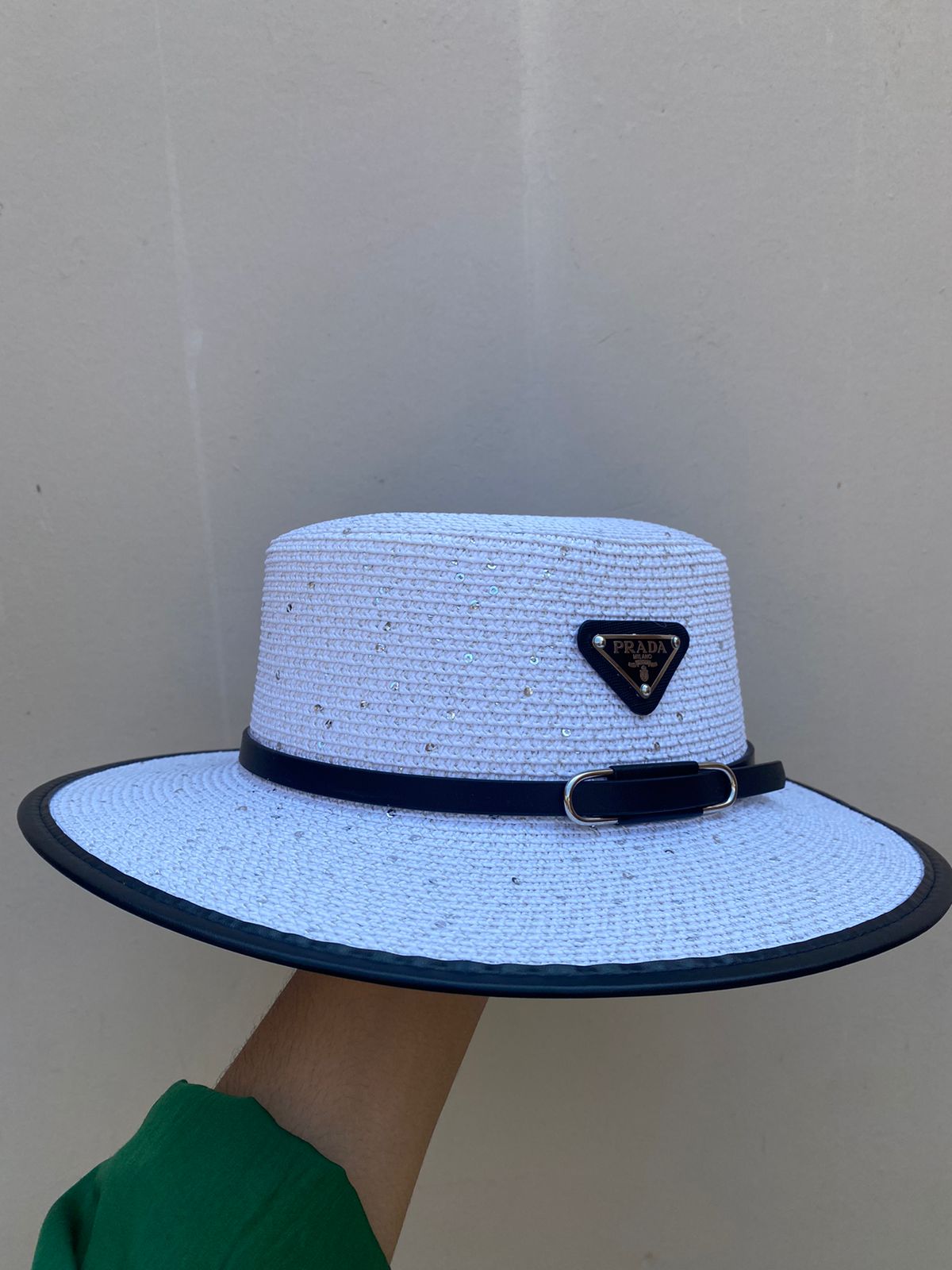 Hat Prada Blanco con Brillos