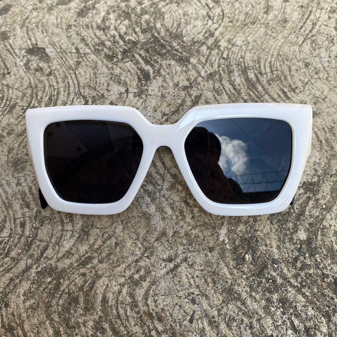 Lentes Prada Blanco XL y Detalle Negro