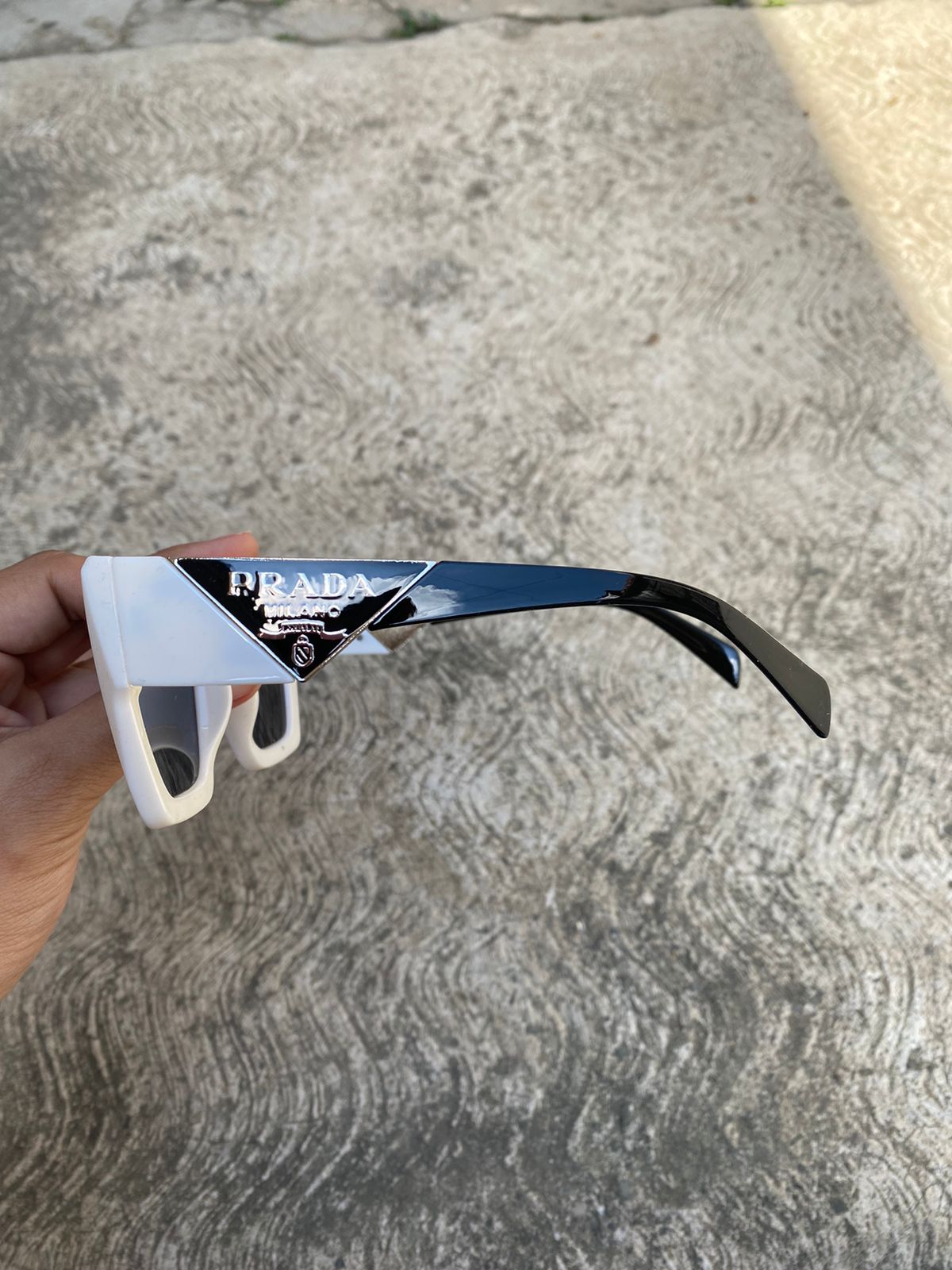 Lentes Prada Blanco XL y Detalle Negro