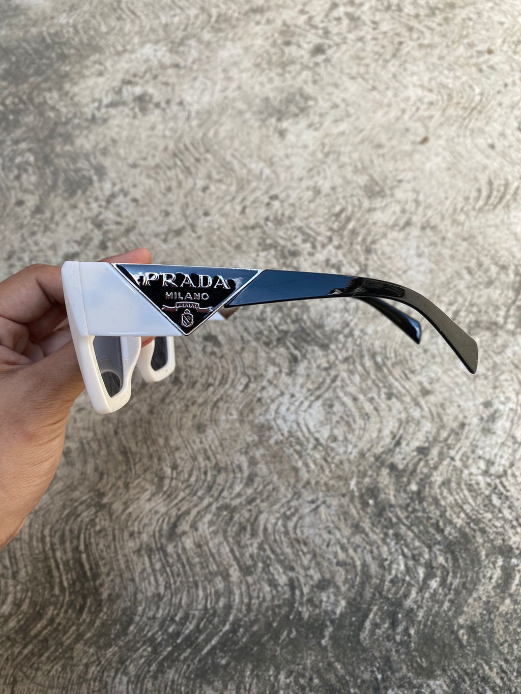 Lentes Prada Blanco XL y Detalle Negro